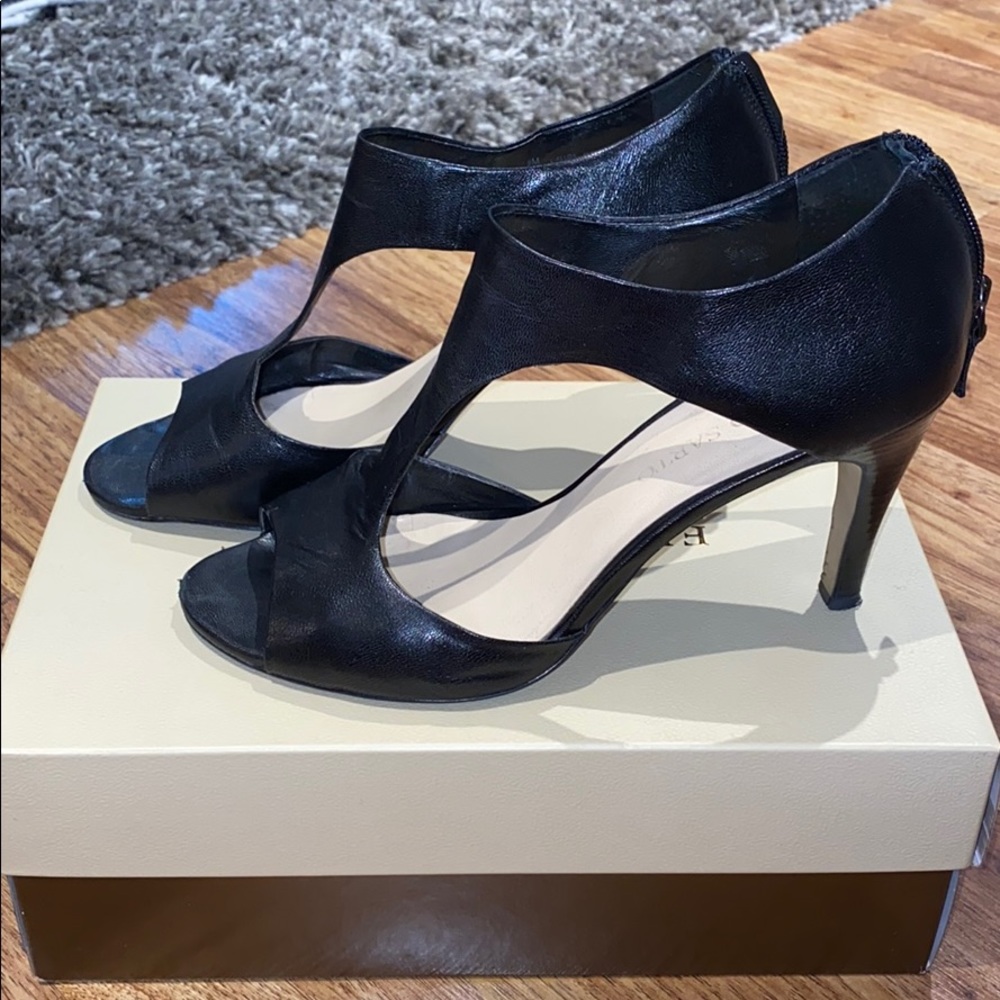 Black leather Frank Sarto heels